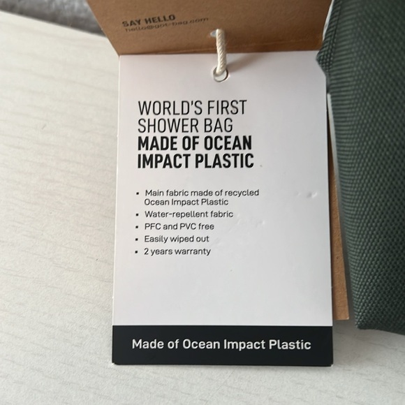 Women’s or Men’s light Green Toiletry Bag - Picture 2 of 2